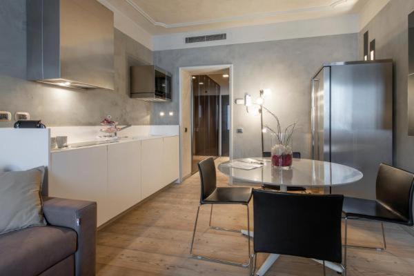 Milan Royal Suites - Luxury Duomo מראה חיצוני תמונה